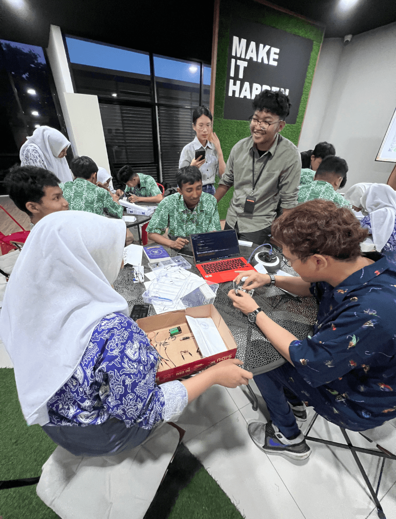 Diskusi kelompok project robotik